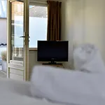 Отель Hofje Maas